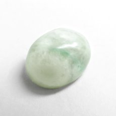 画像3: 糸魚川翡翠 ルース 2.2g 新潟県産【一点物】高品質 オーバル カボション Itoigawa Jade 日本銘石 正規代理店 日本製 鉱物 翡翠 ひすい 希少 国石 楕円形 お守り 浄化 天然石 パワーストーン (3)