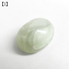 画像3: 糸魚川翡翠 ルース 新潟県産【一点物】高品質 オーバル カボション Itoigawa Jade 日本銘石 正規代理店 日本製 鉱物 翡翠 ひすい 希少 国石 楕円形 お守り 浄化 天然石 パワーストーン (3)