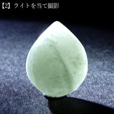 画像7: 糸魚川翡翠 ルース 新潟県産【一点物】高品質 ドロップ カボション Itoigawa Jade 日本銘石 正規代理店 日本製 鉱物 翡翠 ひすい 希少 国石 雫型 しずく お守り 浄化 天然石 パワーストーン (7)