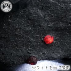 画像9: ガーネット on グラファイト 原石 アメリカ レッドエンバーズ鉱山産 【一点もの】 Garnet on Graphite ガーネットオングラファイト 鉱物 共生 標本 結晶 柘榴石 石墨 浄化 お守り 天然石 パワーストーン カラーストーン (9)