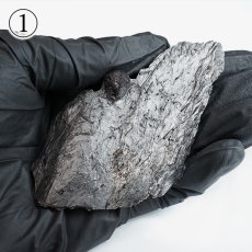 画像6: ガーネット on グラファイト 原石 アメリカ レッドエンバーズ鉱山産 【一点もの】 Garnet on Graphite ガーネットオングラファイト 鉱物 共生 標本 結晶 柘榴石 石墨 浄化 お守り 天然石 パワーストーン カラーストーン (6)