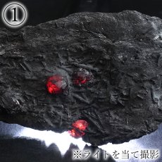 画像8: ガーネット on グラファイト 原石 アメリカ レッドエンバーズ鉱山産 【一点もの】 Garnet on Graphite ガーネットオングラファイト 鉱物 共生 標本 結晶 柘榴石 石墨 浄化 お守り 天然石 パワーストーン カラーストーン (8)