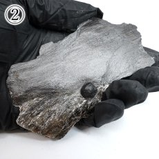 画像7: ガーネット on グラファイト 原石 アメリカ レッドエンバーズ鉱山産 【一点もの】 Garnet on Graphite ガーネットオングラファイト 鉱物 共生 標本 結晶 柘榴石 石墨 浄化 お守り 天然石 パワーストーン カラーストーン (7)