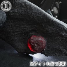 画像8: ガーネット on グラファイト 原石 アメリカ レッドエンバーズ鉱山産 【一点もの】 Garnet on Graphite ガーネットオングラファイト 鉱物 共生 標本 結晶 柘榴石 石墨 浄化 お守り 天然石 パワーストーン カラーストーン (8)
