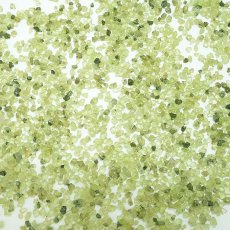 画像2: ペリドット レアさざれ 100g Peridot 8月誕生石 太陽の石 ヒーリング 浄化 天然石 パワーストーン カラーストーン (2)