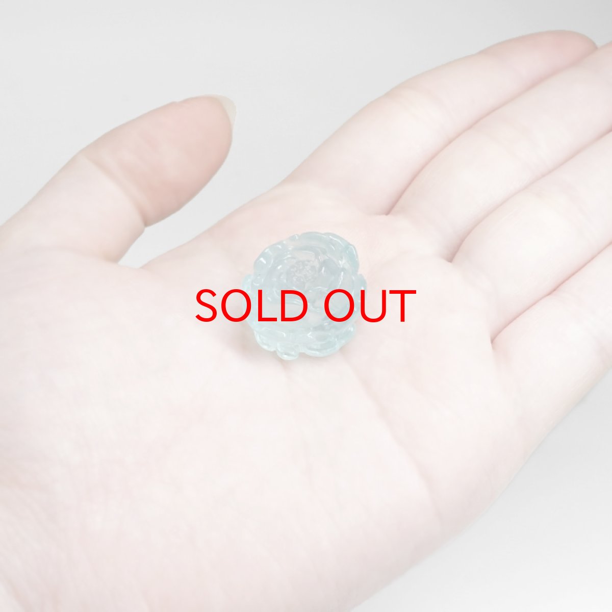 画像5: 【セール 14%OFF】 アクアマリン 蓮 彫り物 約7.2g ブラジル産【一点もの】Aquamarine 風水 3月誕生石 藍柱石 藍玉 ベリル 緑柱石 花 ハス 蓮華 レンゲ 天然石 パワーストーン カラーストーン (5)