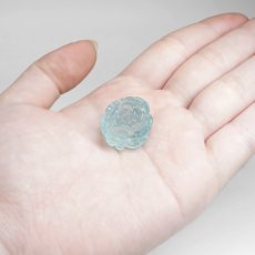 画像5: アクアマリン 蓮 彫り物 約7.2g ブラジル産【一点もの】Aquamarine 風水 3月誕生石 藍柱石 藍玉 ベリル 緑柱石 花 ハス 蓮華 レンゲ 天然石 パワーストーン カラーストーン (5)