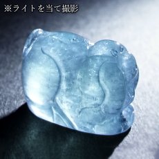 画像4: アクアマリン 豚 彫り物 約7.3g ブラジル産【一点もの】Aquamarine 風水 3月誕生石 藍柱石 藍玉 ベリル 緑柱石 天然石 パワーストーン カラーストーン (4)