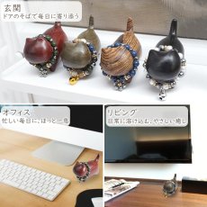 画像9: 【セール 14%OFF】 宝来猫 首輪付き 置き物 インテリア 雑貨 木製 招き猫 猫 北投石 テラヘルツ マイナスイオン 健康 開運 幸運 癒し 縁起物 ことほぎ パワーズウッド 天然石 天然木 (9)