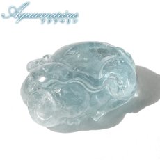 画像1: アクアマリン 豚 彫り物 約6.1g ブラジル産【一点もの】Aquamarine 風水 3月誕生石 藍柱石 藍玉 ベリル 緑柱石 天然石 パワーストーン カラーストーン (1)