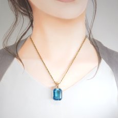 画像4: ブルートパーズ ペンダントトップ スクエアカット SV925 ブラジル産 【一点もの】 Blue topaz トパーズ 11月誕生石 黄玉 枠留め 鉱物 お守り ヒーリング 天然石 パワーストーン カラーストーン (4)