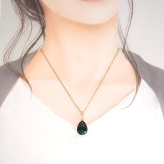 画像4: ブラッドストーン ペンダントトップ ドロップ 中国産 【一点もの】 Blood Stone 覆輪 フクリン 雫型 しずく ステンレス 日本製 3月誕生石 カルセドニー 玉髄 血の石 活力 健康 お守り 鉱物 ヒーリング 天然石 パワーストーン カラーストーン (4)