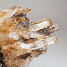 画像3: 水晶 原石 約107g 宮崎県産 児湯郡 板谷【 一点もの 】証明書付き 台付き 国産天然石 国産水晶 Quartz クォーツ 結晶 鉱物 お守り 浄化 開運 縁起物 天然石 パワーストーン カラーストーン (3)