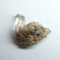 画像3: 山梨水晶 原石 約1.7g 山梨県産【 一点もの 】証明書付き 国産天然石 国産水晶 Quartz クォーツ ポイント 結晶 鉱物 お守り 浄化 天然石 パワーストーン カラーストーン (3)