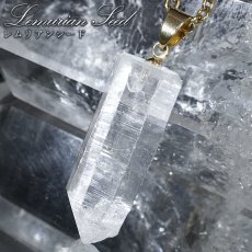 画像1: レムリアンシード ペンダントトップ ステンレス コロンビア産 【一点もの】Lemurian Seed 日本製 透明 クォーツ お守り 浄化 厄払い 厄除け 癒し 瞑想 透明度 ヒーリング 鉱物 水晶 天然石 パワーストーン (1)