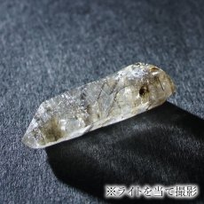 画像5: 山梨水晶 原石 約0.7g 山梨県産【 一点もの 】国産天然石 国産水晶 Quartz クォーツ ポイント 結晶 鉱物 お守り 浄化 天然石 パワーストーン カラーストーン (5)