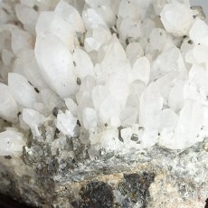 画像5: 水晶 クラスター 約1.1kg 秋田県産【 一点もの 】証明書付き 台付き 原石 国産天然石 国産水晶 Quartz クォーツ 結晶 鉱物 お守り 浄化 開運 縁起物 天然石 パワーストーン カラーストーン (5)