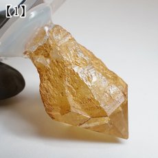 画像3: 水晶 原石 長野県小川山産【 一点もの 】証明書付き 台付き 国産天然石 国産水晶 Quartz クォーツ 結晶 鉱物 お守り 浄化 天然石 パワーストーン カラーストーン (3)