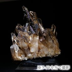 画像4: 水晶 原石 約107g 宮崎県産 児湯郡 板谷【 一点もの 】証明書付き 台付き 国産天然石 国産水晶 Quartz クォーツ 結晶 鉱物 お守り 浄化 開運 縁起物 天然石 パワーストーン カラーストーン (4)