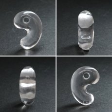 画像2: レムリアンシード 勾玉 Aランク 20mm コロンビア産 【 一点物 】 Lemurian Seed 日本製 4月誕生石 水晶 天然水晶 クォーツ 厄払い 厄除け 魔除け 癒し 瞑想 透明度 神秘 結晶 透明 レムリア 神聖 希少 鉱物 まがたま 天然石 パワーストーン カラーストーン (2)