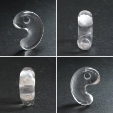 画像2: レムリアンシード 勾玉 Sランク 20mm コロンビア産 【 一点物 】 Lemurian Seed 日本製 4月誕生石 水晶 天然水晶 クォーツ 厄払い 厄除け 魔除け 癒し 瞑想 透明度 神秘 結晶 透明 レムリア 神聖 希少 鉱物 まがたま 天然石 パワーストーン カラーストーン (2)