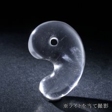 画像3: レムリアンシード 勾玉 Sランク 30mm コロンビア産 【 一点物 】 Lemurian Seed 日本製 4月誕生石 水晶 天然水晶 クォーツ 厄払い 厄除け 魔除け 癒し 瞑想 透明度 神秘 結晶 透明 レムリア 神聖 希少 鉱物 まがたま 天然石 パワーストーン カラーストーン (3)