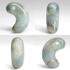 画像2: 糸魚川翡翠 ブルー 約25mm 勾玉 新潟県 小滝入コン沢産【一点物】Itoigawa Jade 日本銘石 希少 国石 翡翠 ひすい ヒスイ 硬玉 ジェダイド 5月誕生石 糸魚川ひすい 厄払い 厄除け お守り 浄化  職人 匠 伝統技術 手研磨 幸運 健康運 天然石 パワーストーン (2)