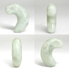 画像2: 糸魚川翡翠 約31mm 丁字頭 勾玉 新潟県産【一点物】Itoigawa Jade 日本銘石 希少 国石 翡翠 ひすい ヒスイ 硬玉 ジェダイド 5月誕生石 糸魚川ひすい 厄払い 厄除け お守り 浄化  職人 匠 伝統技術 手研磨 幸運 健康運 天然石 パワーストーン (2)