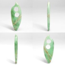 画像2: 糸魚川翡翠 ペンダントトップ 勾玉 新潟県 青海産【一点もの】Itoigawa Jade 日本銘石 正規代理店 日本製 証明書付き 高品質 鉱物 翡翠 ひすい 希少 国石 アクセサリー 健康運 幸運 ペンダント トップ ネックレス シルバー お守り 浄化 天然石 パワーストーン (2)