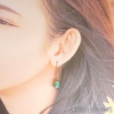 画像4: エメラルド さざれ アメリカン ピアス ブラジル産 【一点もの】 Emerald 5月誕生石 日本製 自社製 ステンレス ゴールド シルバー アクセサリー 天然石ピアス 両耳用 ベリル 緑柱石 宝石 ジュエリー ヒーリング お守り 浄化 天然石 パワーストーン カラーストーン (4)