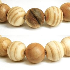 画像2: 日南杉（にちなんすぎ) ブレスレット 10mm 鳥取県【日本銘木】47都道府県 NICHINAN Japanese Cedar 自社製 日本製 日南町 縁結び 聖地 希少 不変 誠実 成長 清浄 秘める 力 香り 香木 杉 天然木 パワーズウッド (2)