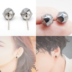 画像2: テラヘルツ ピアス スターカット 8mm 日本製 自社製 ステンレスピアス 天然石ピアス 高純度 テラヘルツ鉱石 Terahertz 血流改善 肩こり 冷え性 健康ストーン ことほぎ 天然石 パワーストーン 母の日 父の日 実用的 美容グッズ 感謝 (2)