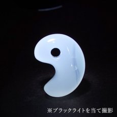 画像3: 花石玉髄 20mm 勾玉 北海道産 HANAISHI Chalcedony 瑪瑙 めのう ぎょくずい 日本製 希少 レア 天然石 日本銘石 パワーストーン カラーストーン (3)