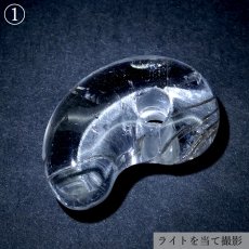 画像4: 竹森水晶 約25mm 勾玉 針入り 山梨県 塩山 竹森鉱山産 【一点物】 手研磨 山梨研磨 Yamanashi Quartz 山梨県 国産水晶 内包物 職人 匠 伝統技術 幸運 健康運 天然石 パワーストーン (4)