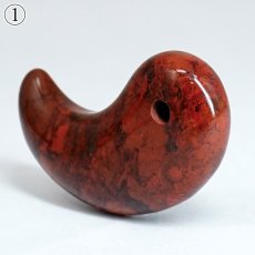画像3: 佐渡赤玉石 約30mm 勾玉 新潟県産 【一点物】 手研磨 山梨研磨 SADO AKADAMA 日本銘石 赤玉石  職人 匠 伝統技術 日本三大銘石 朱真石 石英 酸化鉄 天然石 パワーストーン (3)