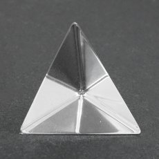画像2: 天然水晶 四面体 31mm ブラジル産 山梨伝統技術士作【一点物】Quartz 水晶 石英 4月誕生石 伝統 技術 手研磨 伝統技術 職人 無処理 4面体 カット 匠 天然石 パワーストーン (2)