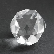画像3: 天然水晶 三十二面体 ブラジル産 山梨伝統技術士作【一点物】Quartz 水晶 石英 4月誕生石 伝統 技術 手研磨 伝統技術 職人 無処理 32面体カット 匠 天然石 パワーストーン (3)