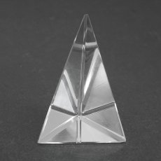 画像2: 天然水晶 四面体 44mm ブラジル産 山梨伝統技術士作【一点物】Quartz 水晶 石英 4月誕生石 伝統 技術 手研磨 伝統技術 職人 無処理 4面体 カット 匠 天然石 パワーストーン (2)