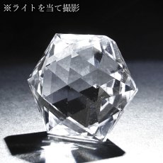 画像4: 天然水晶 六芒星 ブラジル産 山梨伝統技術士作【一点物】Quartz 水晶 石英 4月誕生石 伝統 技術 手研磨 伝統技術 職人 無処理 ひし形 20面体カット 匠 幾何学 神聖 天然石 パワーストーン (4)