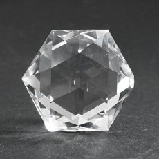 画像2: 天然水晶 六芒星 ブラジル産 山梨伝統技術士作【一点物】Quartz 水晶 石英 4月誕生石 伝統 技術 手研磨 伝統技術 職人 無処理 ひし形 20面体カット 匠 幾何学 神聖 天然石 パワーストーン (2)