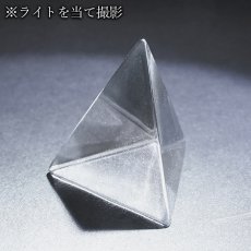 画像4: 天然水晶 四面体 31mm ブラジル産 山梨伝統技術士作【一点物】Quartz 水晶 石英 4月誕生石 伝統 技術 手研磨 伝統技術 職人 無処理 4面体 カット 匠 天然石 パワーストーン (4)