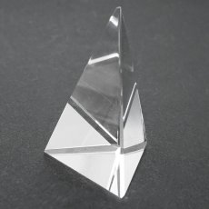 画像3: 天然水晶 四面体 44mm ブラジル産 山梨伝統技術士作【一点物】Quartz 水晶 石英 4月誕生石 伝統 技術 手研磨 伝統技術 職人 無処理 4面体 カット 匠 天然石 パワーストーン (3)
