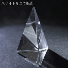 画像4: 天然水晶 四面体 44mm ブラジル産 山梨伝統技術士作【一点物】Quartz 水晶 石英 4月誕生石 伝統 技術 手研磨 伝統技術 職人 無処理 4面体 カット 匠 天然石 パワーストーン (4)