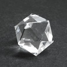 画像3: 天然水晶 二十面体 ブラジル産 山梨伝統技術士作【一点物】Quartz 水晶 石英 4月誕生石 伝統 技術 手研磨 伝統技術 職人 無処理 ひし形 20面体カット 匠 天然石 パワーストーン (3)