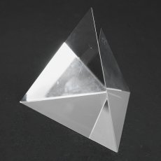 画像3: 天然水晶 四面体 55mm ブラジル産 山梨伝統技術士作【一点物】Quartz 水晶 石英 4月誕生石 伝統 技術 手研磨 伝統技術 職人 無処理 4面体 三角 カット 匠 天然石 パワーストーン (3)