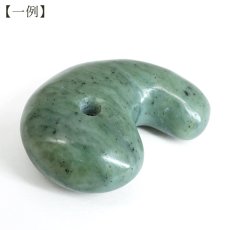 画像3: 日高翡翠 30mm 勾玉 AAランク プレーン 北海道産 日高町 HIDAKA Jade クロム 翡翠 ひすい 日本銘石 正規代理店 日本製 自社製 鉱物 パワーストーン 天然石 (3)