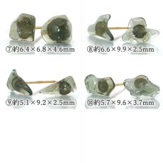 画像3: モルダバイト 原石 ピアス チェコ産 ステンレス製【一点もの】Moldavite 日本製 ラフ 突き刺し型 ゴールド シルバー モルダヴ石 希少 レア 鉱物 天然ガラス テクタイト 天然石 パワーストーン カラーストーン (3)