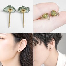 画像6: モルダバイト 原石 ピアス チェコ産 ステンレス製【一点もの】Moldavite 日本製 ラフ 突き刺し型 ゴールド シルバー モルダヴ石 希少 レア 鉱物 天然ガラス テクタイト 天然石 パワーストーン カラーストーン (6)