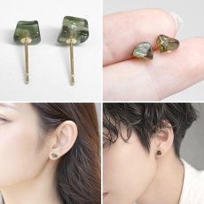 画像6: モルダバイト 原石 ピアス チェコ産 K18【一点もの】Moldavite 日本製 ラフ 突き刺し形 ゴールド モルダヴ石 希少 レア 鉱物 天然ガラス テクタイト 天然石 パワーストーン カラーストン (6)