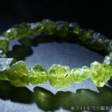 画像4: ペリドット ブレスレット 原石 パキスタン産 【一点もの】 Peridot 8月誕生石 カンラン石 結晶 オリビン お守り コレクション 浄化 ヒーリング 天然石 パワーストーン カラーストーン (4)